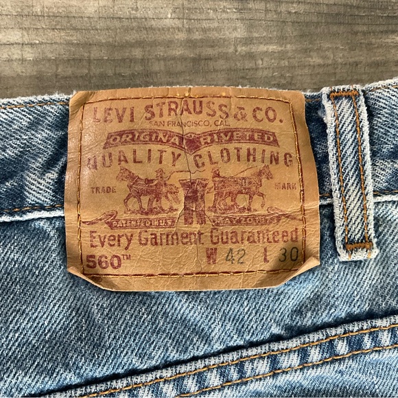 42x30 LEVI'S 560 Loose Comfort Fit Jeans 
Style # 560-4891
Blue - Picture 9 of 10